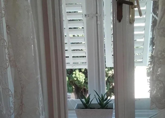 Sunshine Mary Apartment